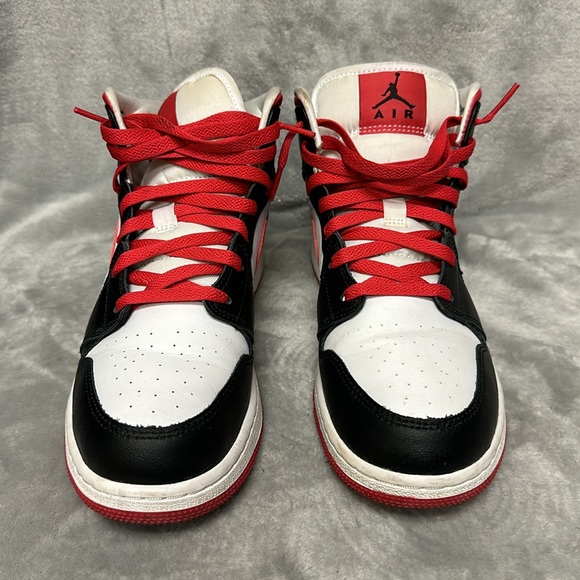 very berry jordan 1 mid